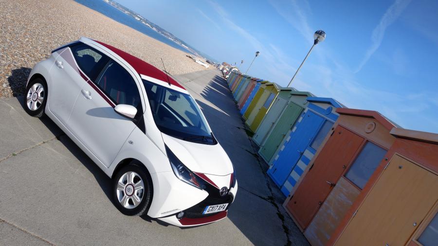  Toyota Aygo x-claim 5-Door 2017 года  (UK) (фото 15 из 17)